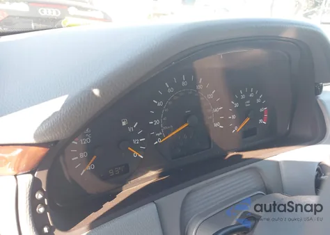 2001 Mercedes-Benz E 320 from USA, damaged, VIN WDBJF65J61B254047